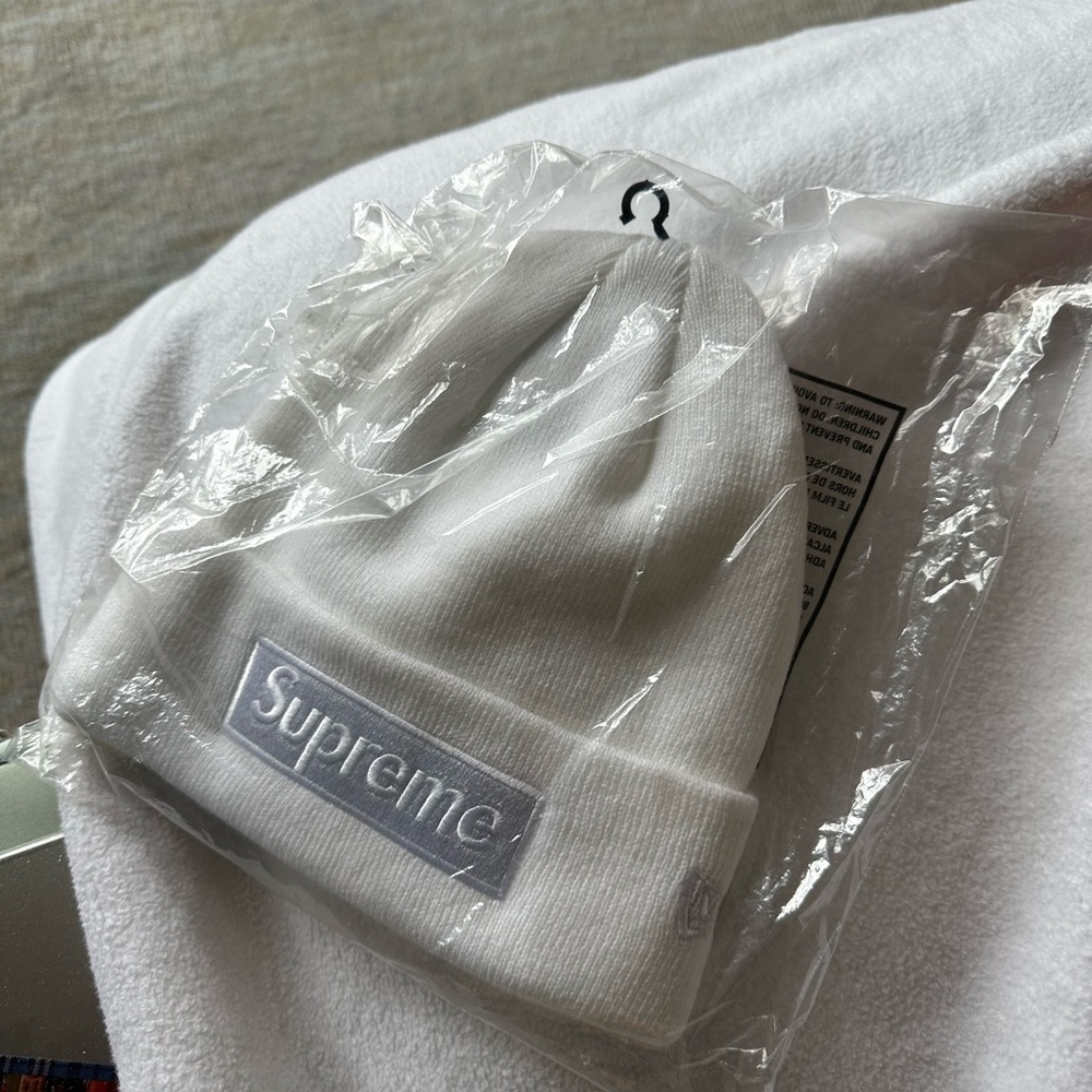 Supreme Box Logo White Knit Beanie - Picture 2 of 4